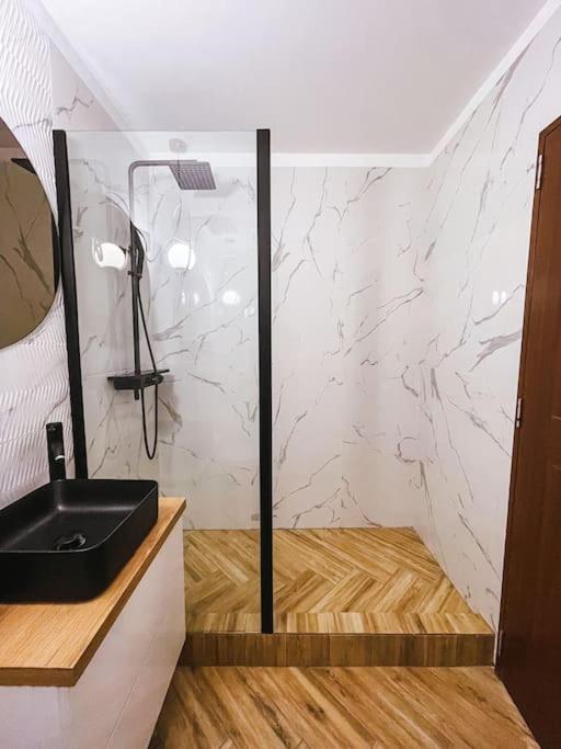 Quickspace Modern Concept Boekarest Buitenkant foto